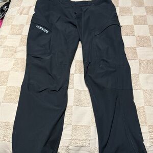 KUIU Men's Dark Cargo Pants